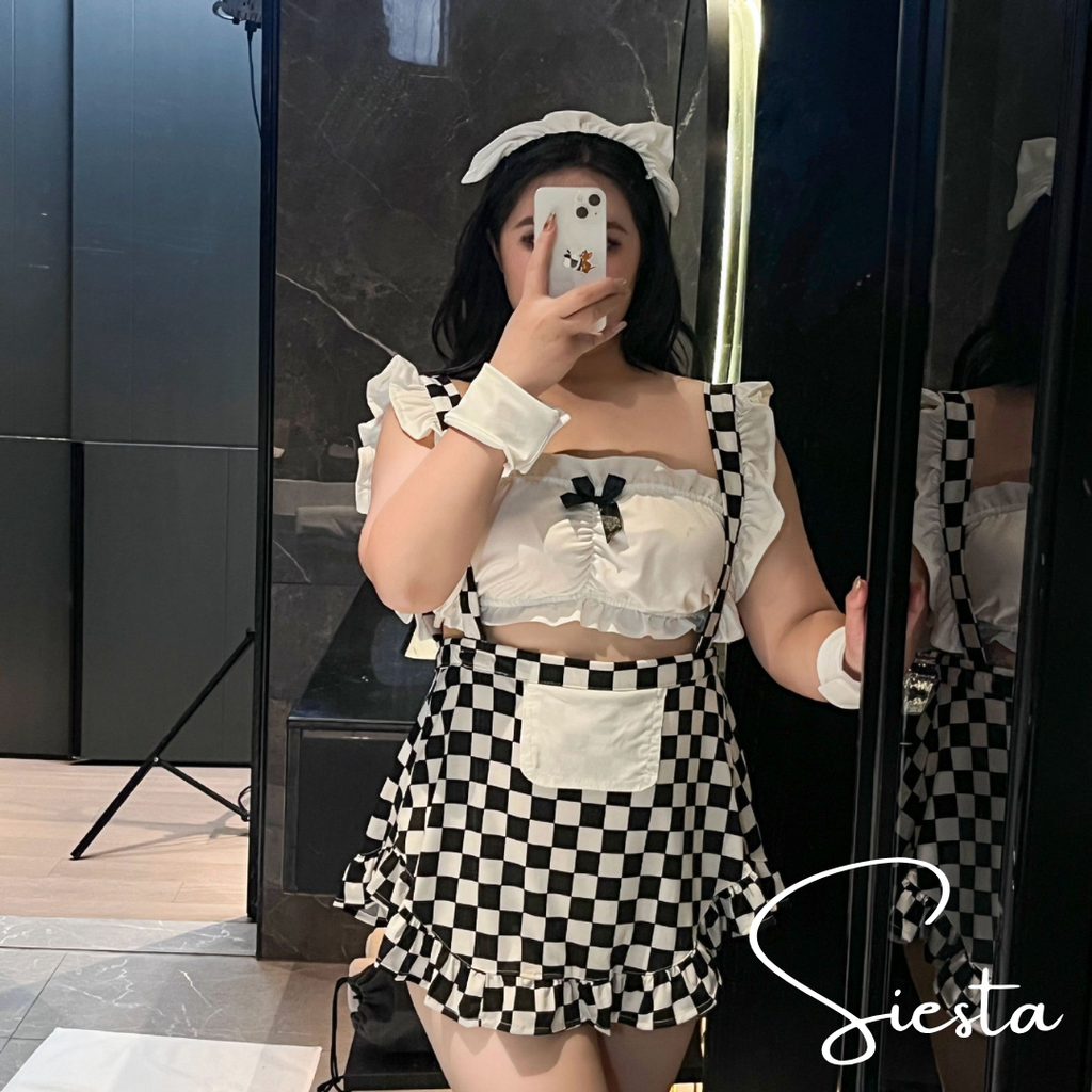 P083 Cute Checked Maid